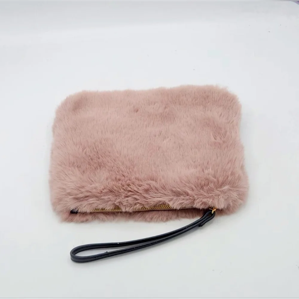 NWOT Expressions NYC Broome St Faux Fur Wristlet In Mauve Rose
